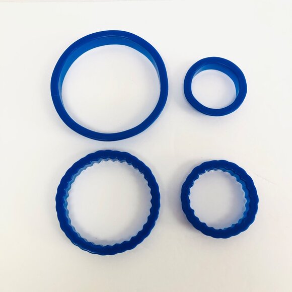 Lot of 79 Plastic Cookie Cutters Halloween Christmas Easter Vehicles Letters ++ - Picture 10 of 14